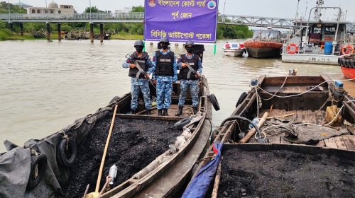 পতেঙ্গায় চোরাই কয়লা ও কেরোসিনসহ চার ‍বোট জব্দ