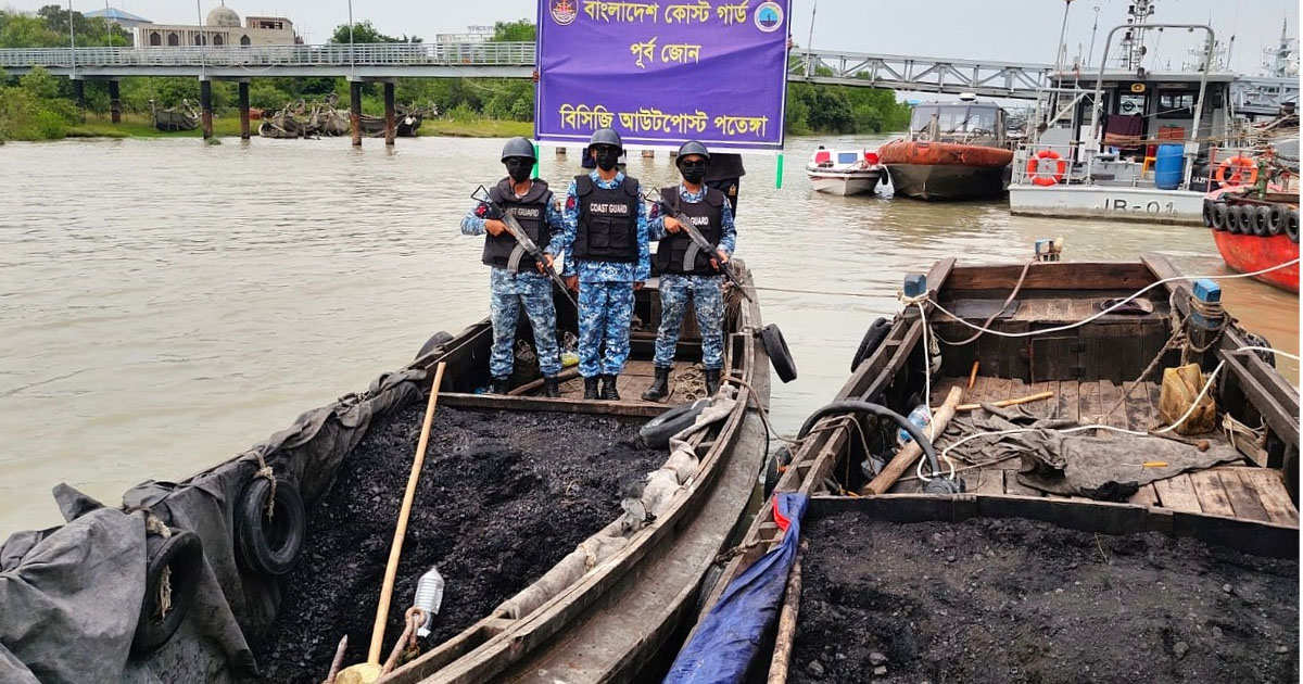 পতেঙ্গায় চোরাই কয়লা ও কেরোসিনসহ চার ‍বোট জব্দ