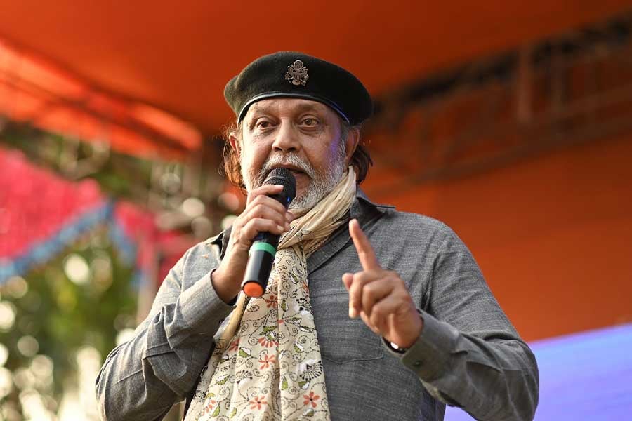 রাজনীতি ও সিনেমা নিয়ে বিস্ফোরক মন্তব্য মিঠুনের